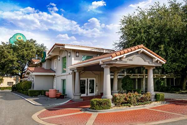 Exterior view - La Quinta Inn Uptown Dallas