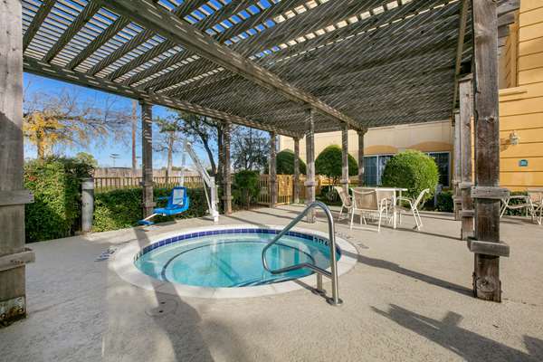 Pool - La Quinta Inn DFW Airport South Irving