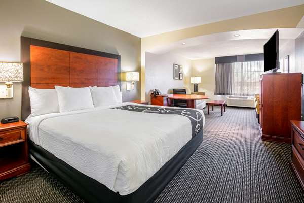 Suite - La Quinta Inn DFW Airport South Irving