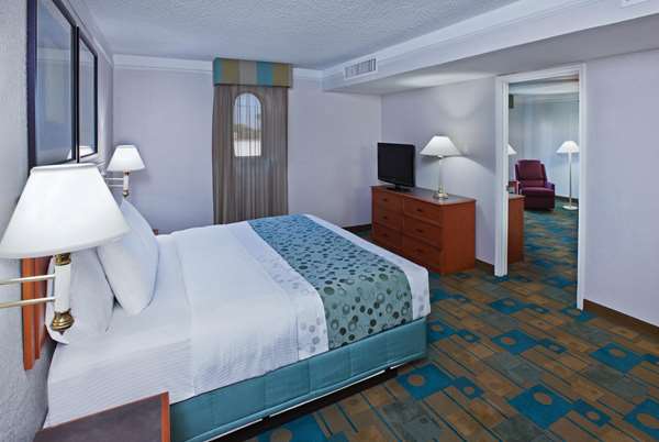 Suite - La Quinta Inn Oltorf Blvd Austin - I-35, Exit 232A