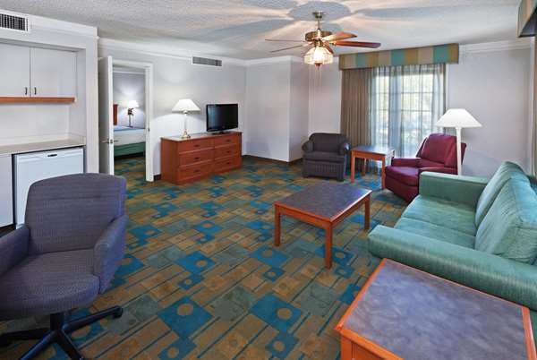 Suite - La Quinta Inn Oltorf Blvd Austin - I-35, Exit 232A