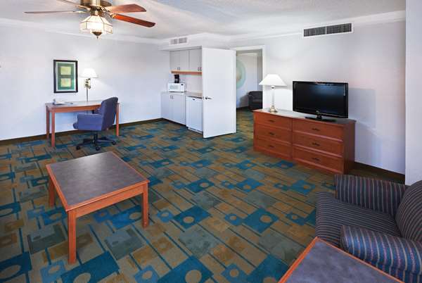 Suite - La Quinta Inn Oltorf Blvd Austin - I-35, Exit 232A