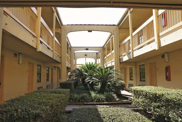 Exterior view - La Quinta Inn Clute