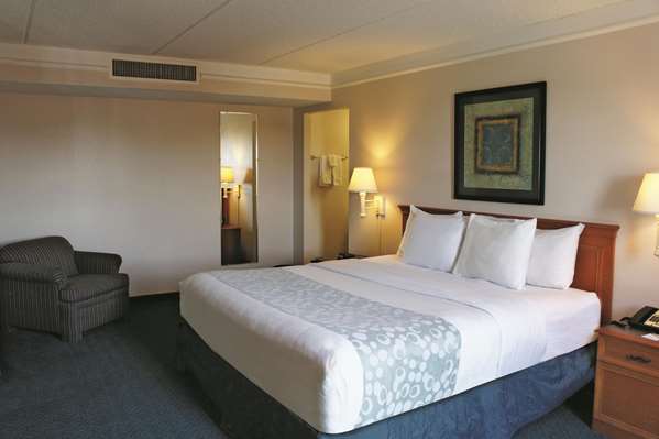  - La Quinta Inn Clute