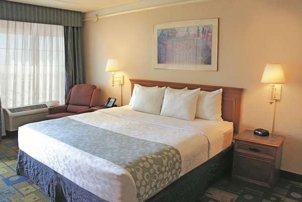  - La Quinta Inn Clute