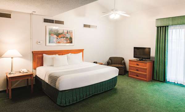 Suite - La Quinta Inn IND Airport Indianapolis - I-70, Exit 75