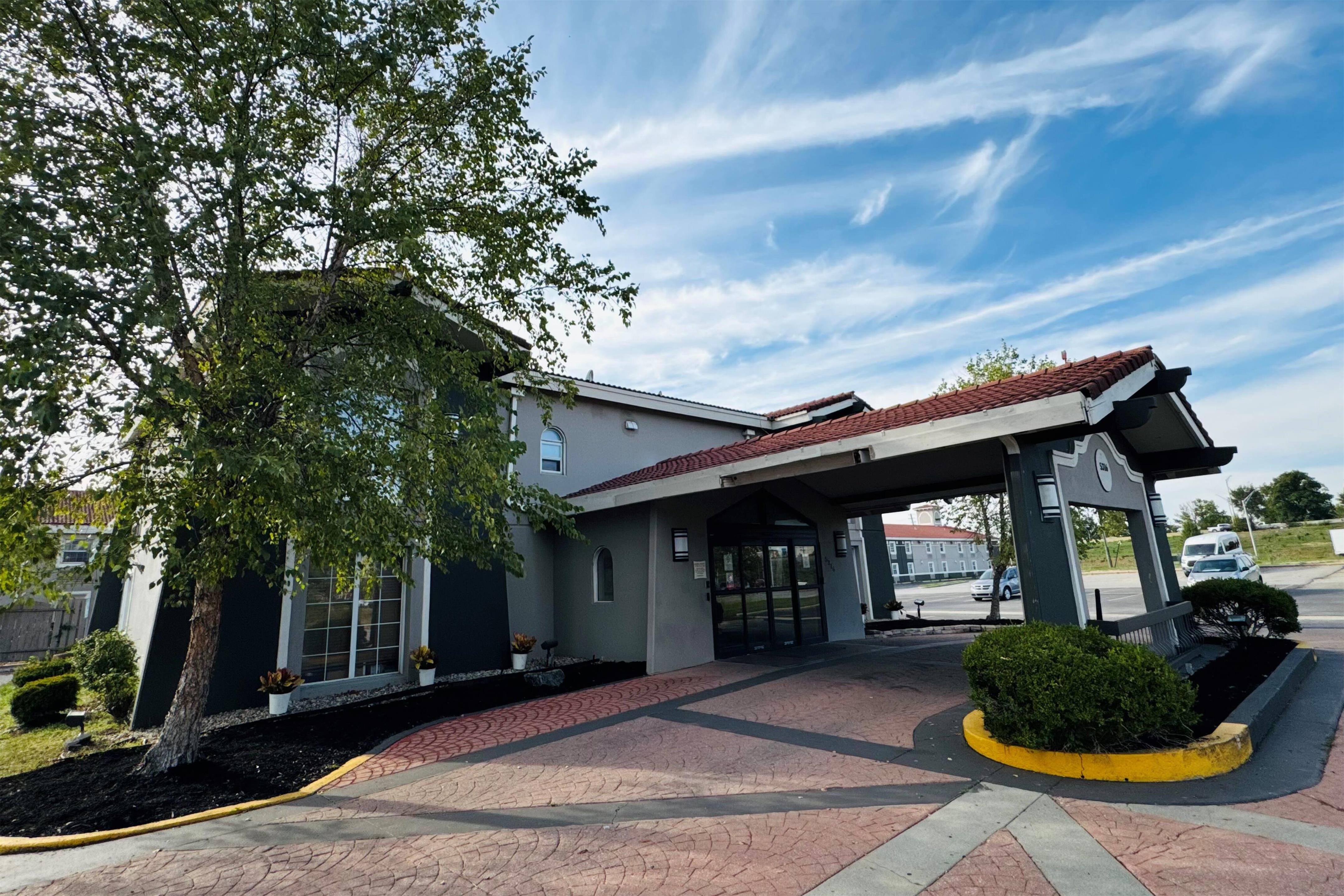 Exterior | La Quinta Inn by Wyndham Indianapolis Airport Lynhurst
