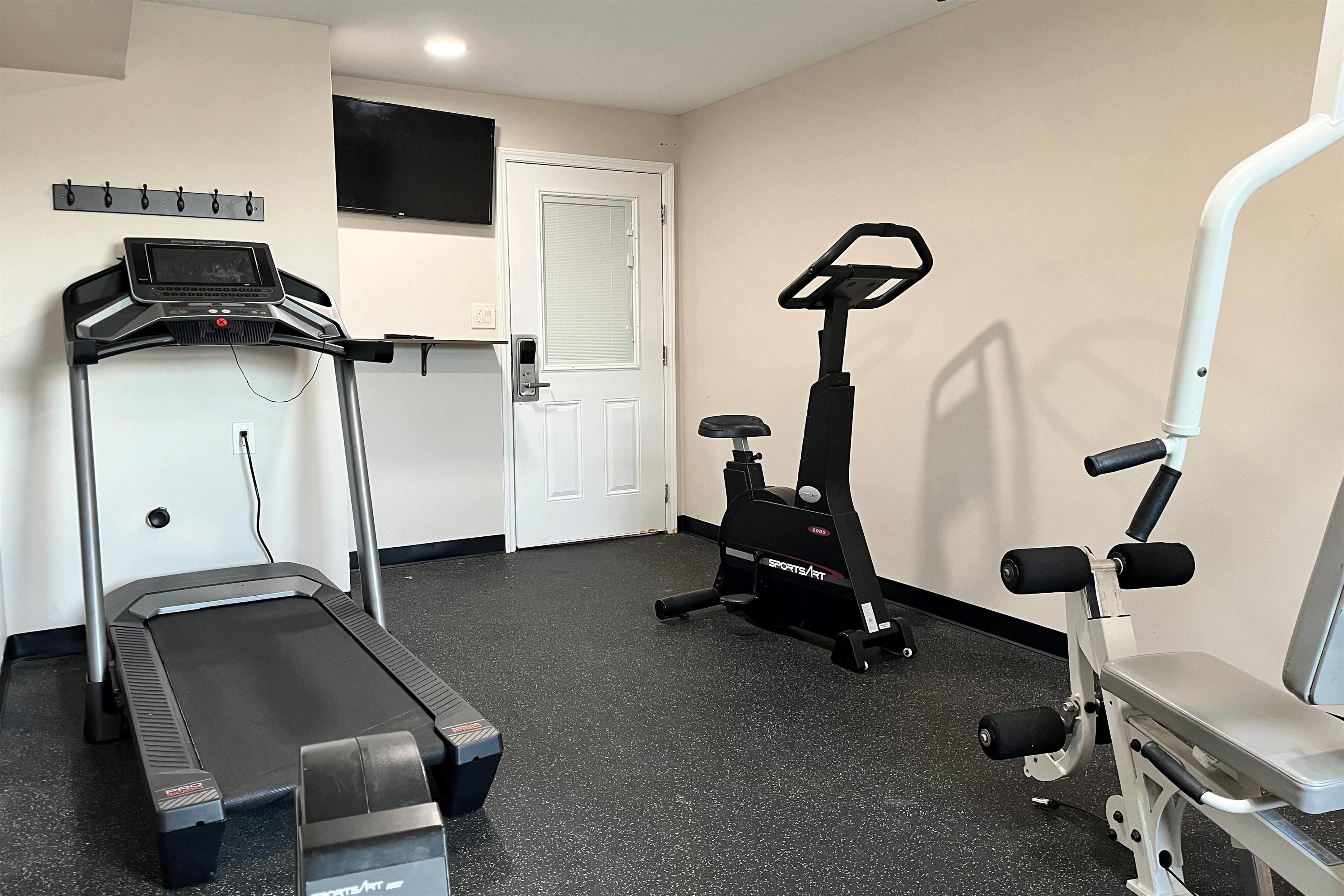 Health club fitness center gym | La Quinta Inn by Wyndham Indianapolis Airport Lynhurst