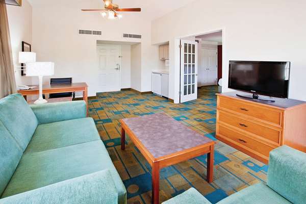 Suite - Howard Johnson Hotel Northeast Columbus