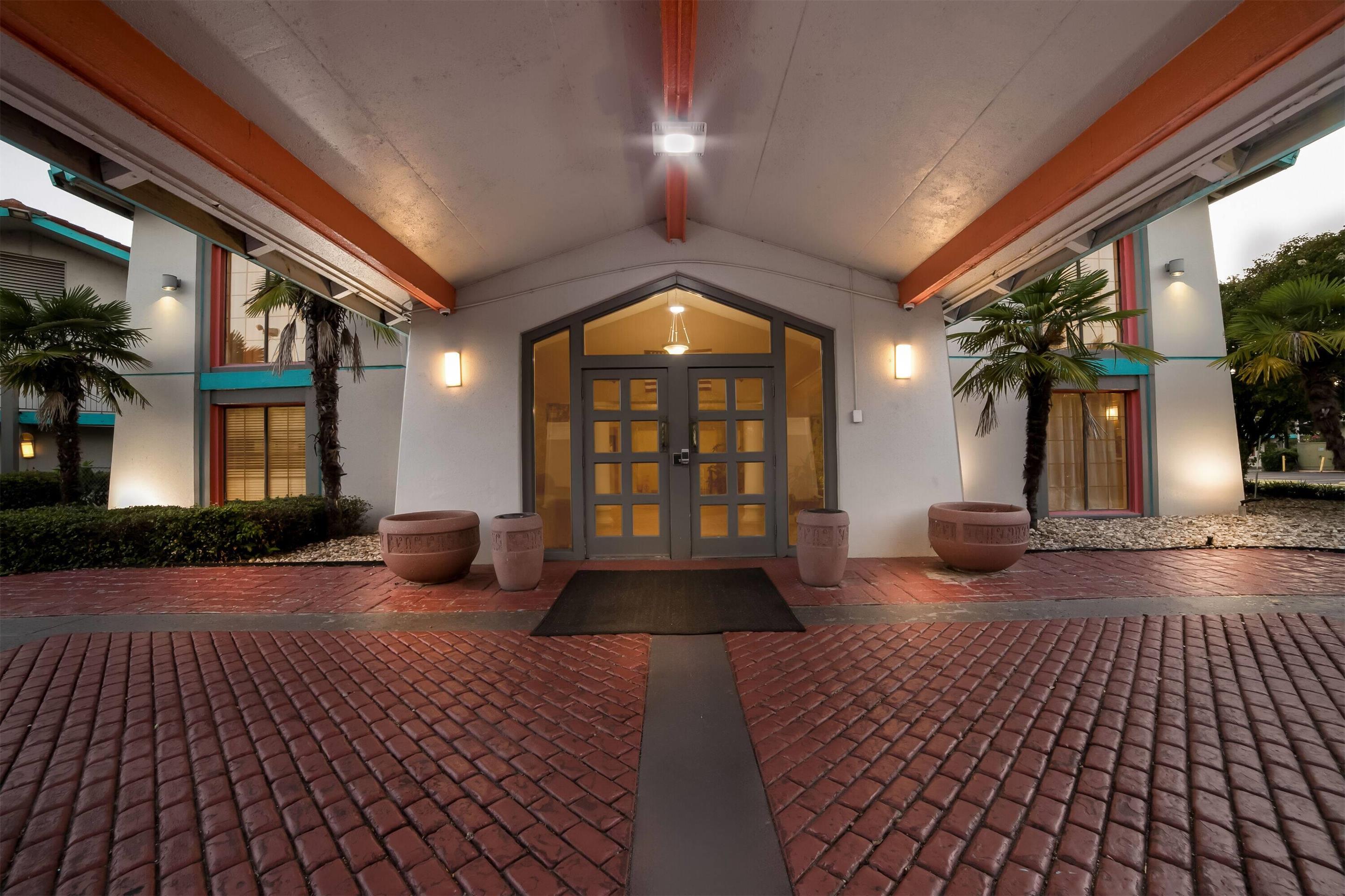 Exterior | Howard Johnson by Wyndham Columbus Fort Benning