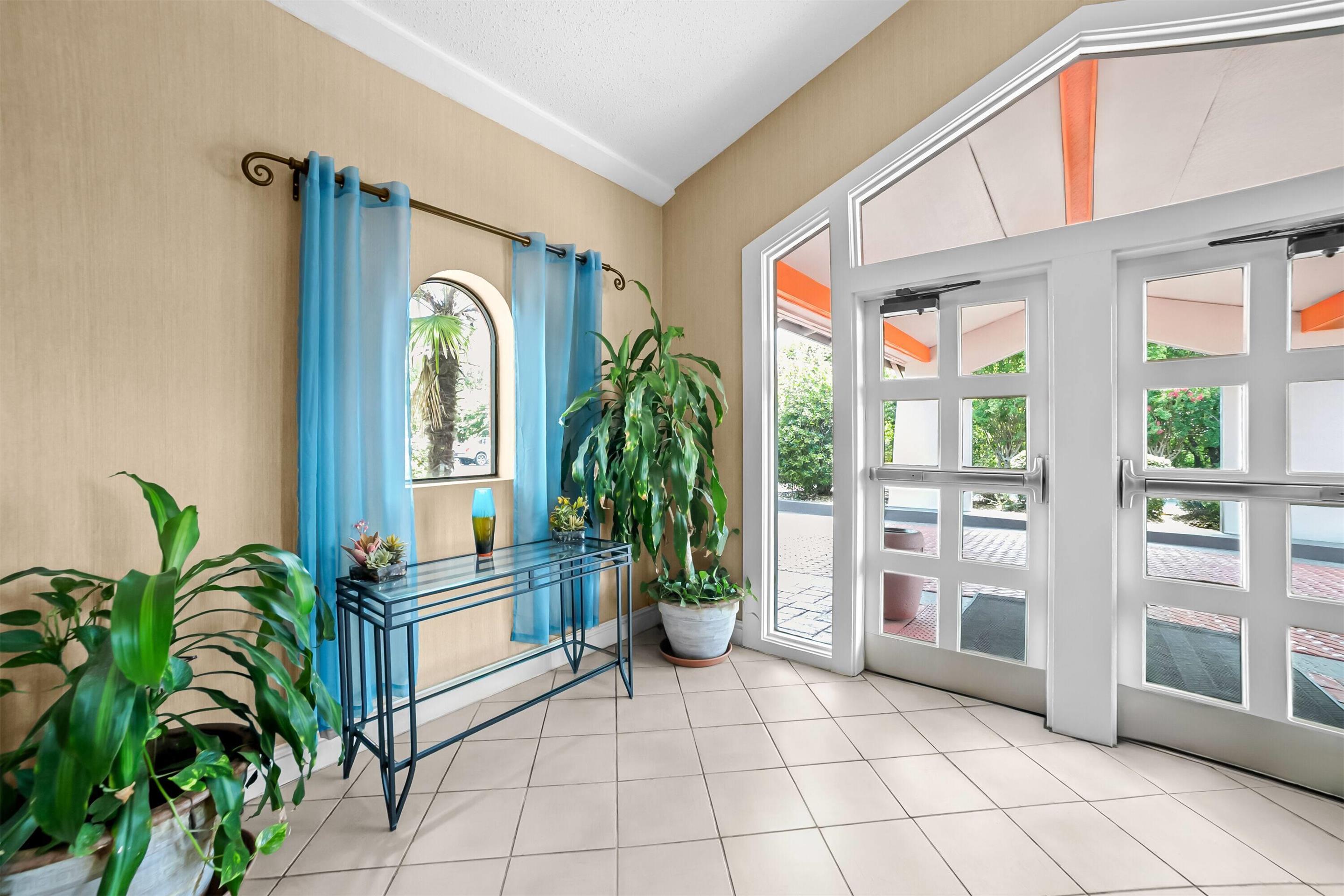 Lobby | Howard Johnson by Wyndham Columbus Fort Benning