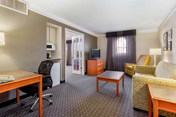 Suite - La Quinta Inn Champaign - I-74, Exit 182