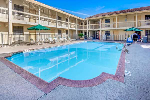 Pool - La Quinta Inn Rittiman Road San Antonio - I-35 & I-410, Exit 164A