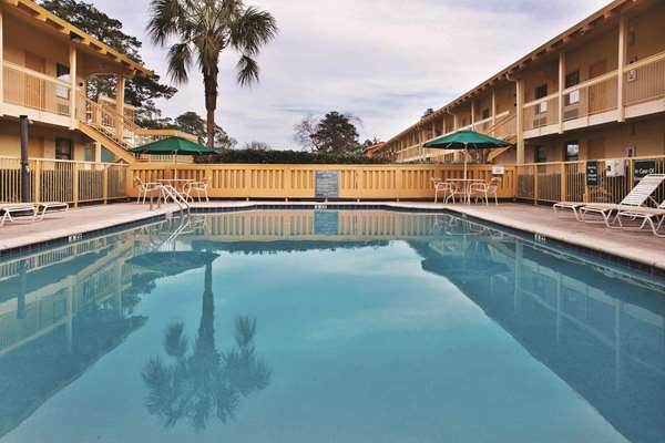 Pool - La Quinta Inn Midtown Savannah