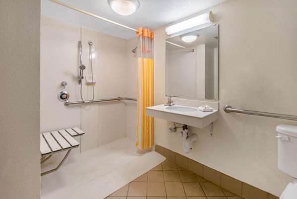  - La Quinta Inn Market Square San Antonio - I-10 & I-35, Exit 155B