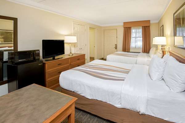  - La Quinta Inn Market Square San Antonio - I-10 & I-35, Exit 155B