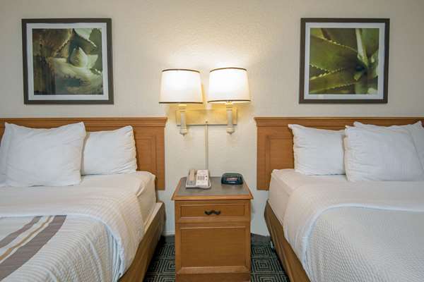  - La Quinta Inn Market Square San Antonio - I-10 & I-35, Exit 155B