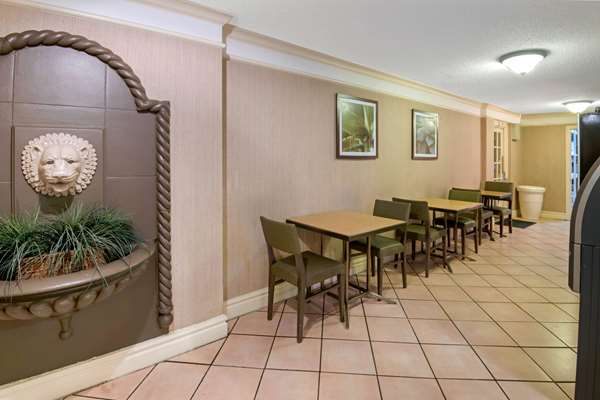 - La Quinta Inn Market Square San Antonio - I-10 & I-35, Exit 155B