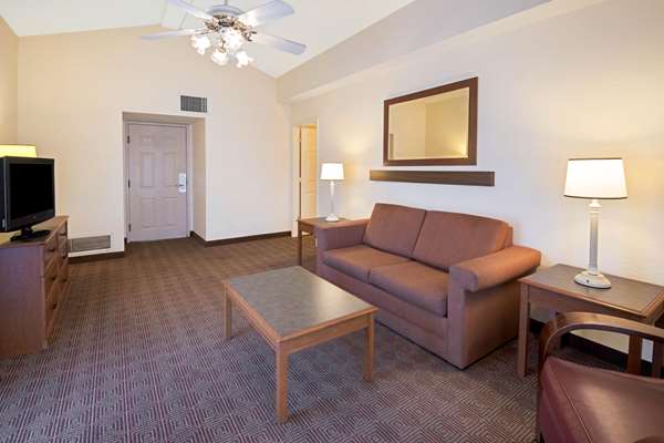 Suite - La Quinta Inn Market Square San Antonio - I-10 & I-35, Exit 155B