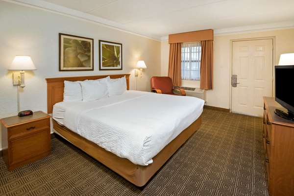  - La Quinta Inn Market Square San Antonio - I-10 & I-35, Exit 155B