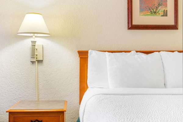  - La Quinta Inn Eagle Pass