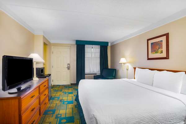  - La Quinta Inn Eagle Pass