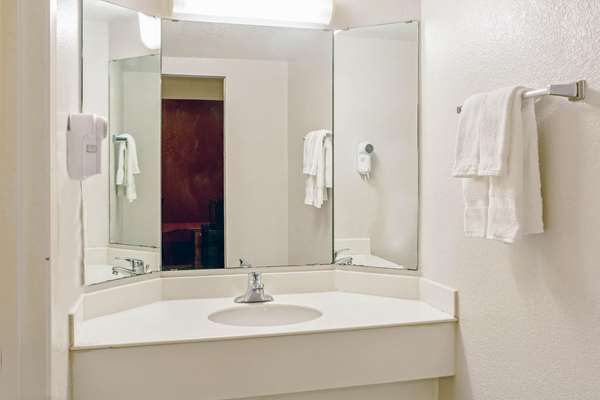  - La Quinta Inn Victoria