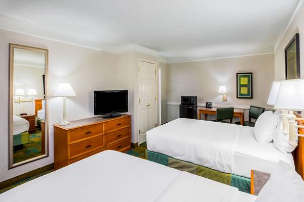  - La Quinta Inn Lufkin