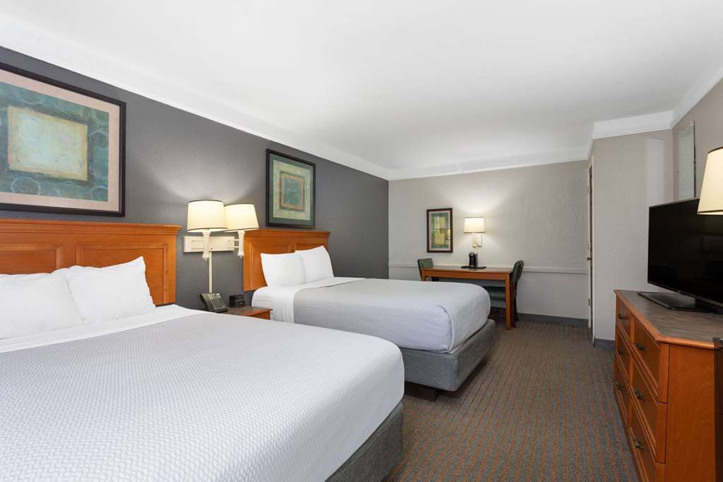 LA QUINTA INN PENSACOLA-guestroom-Guest Room,On-Site.jpg