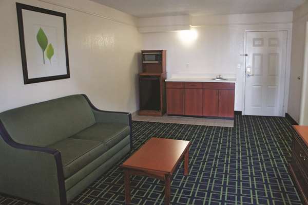 Suite - La Quinta Inn & Suites Central Tulsa - I-44, Exit 230