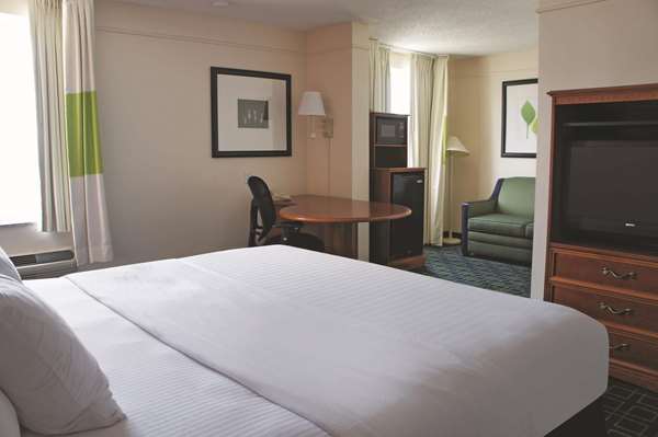 Suite - La Quinta Inn & Suites Central Tulsa - I-44, Exit 230