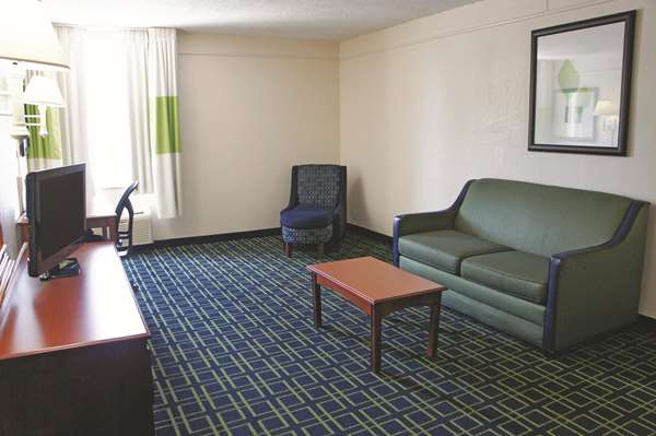Suite - La Quinta Inn & Suites Central Tulsa - I-44, Exit 230