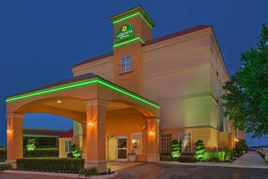 La Quinta Inn & Suites by Wyndham Tulsa Central Photo Gallery