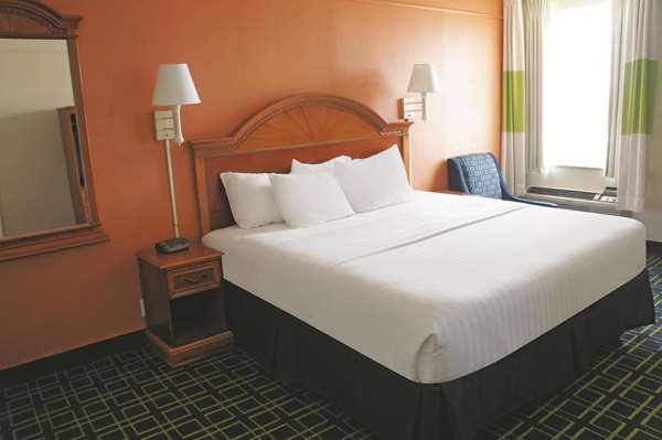 Suite - La Quinta Inn & Suites Central Tulsa - I-44, Exit 230