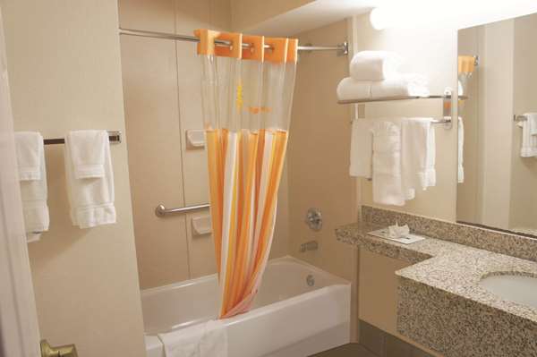  - La Quinta Inn & Suites Central Tulsa - I-44, Exit 230