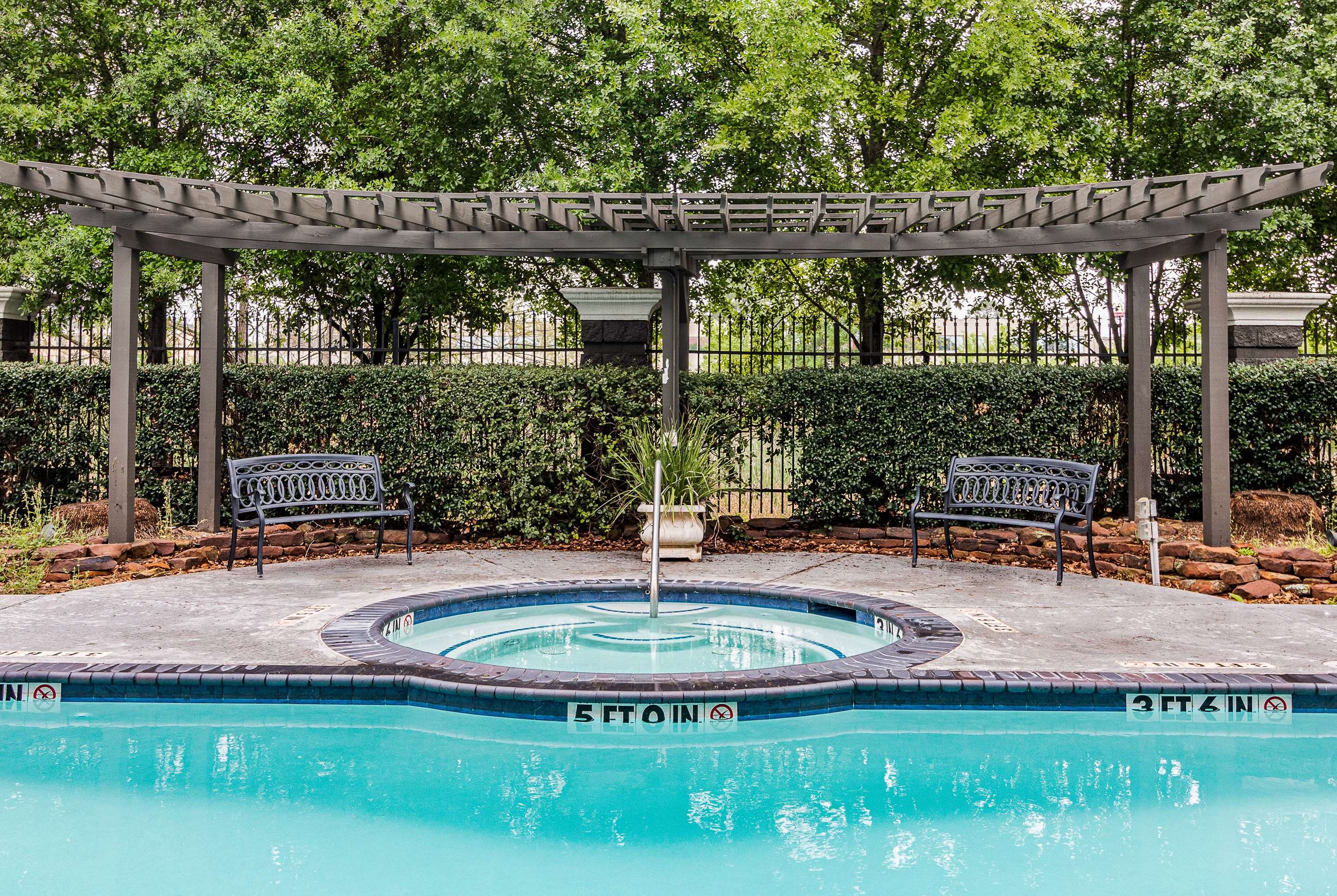 Pool | La Quinta by Wyndham Tomball