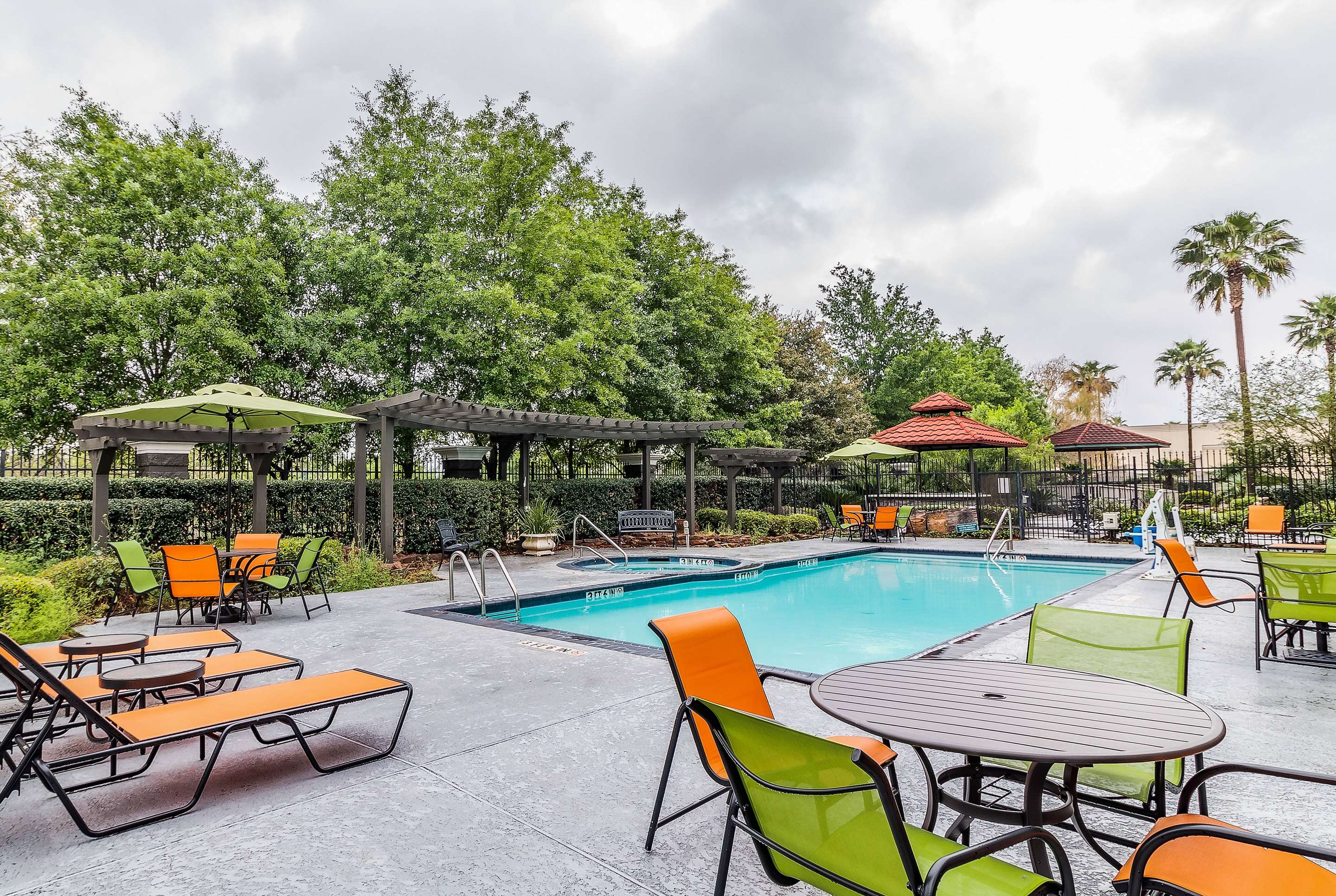 Pool | La Quinta by Wyndham Tomball