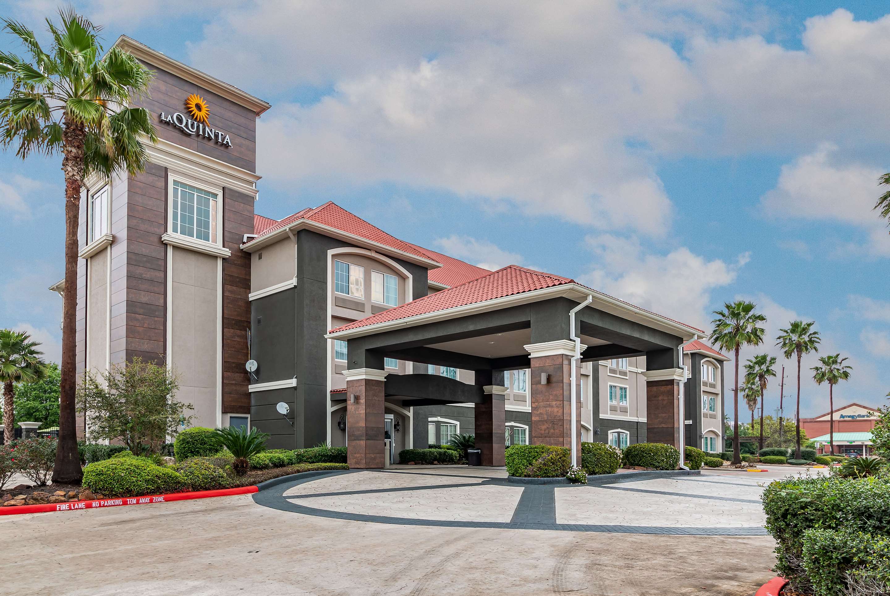 Exterior | La Quinta by Wyndham Tomball