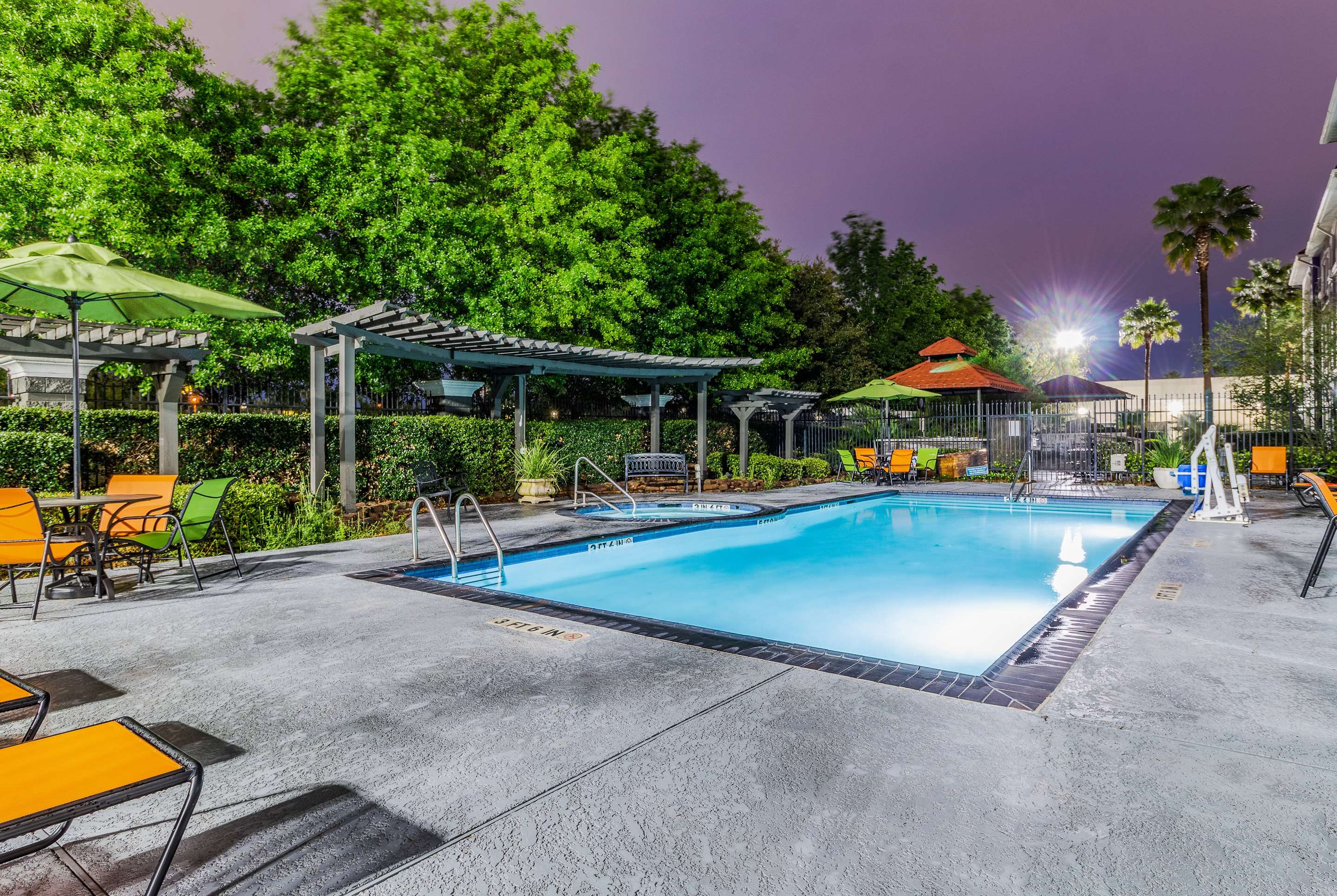Pool | La Quinta by Wyndham Tomball