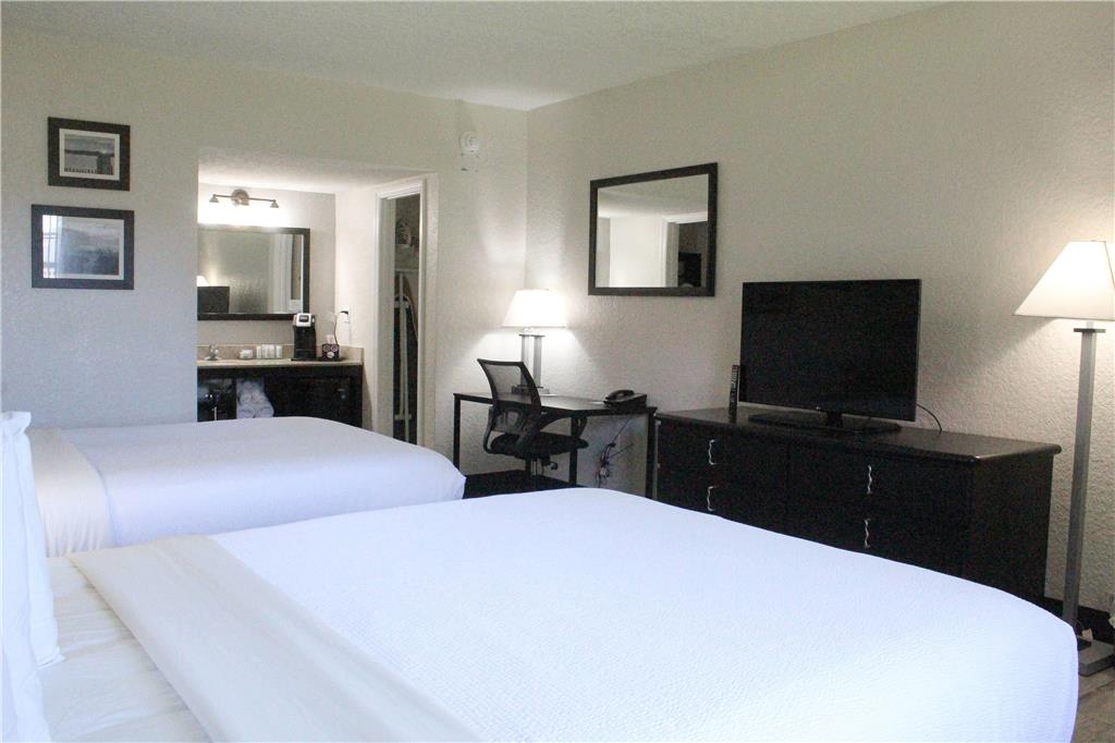 LA QUINTA INN COCOA BEACH-PORT CANV-guestroom-Guest Room,On-Site.jpg
