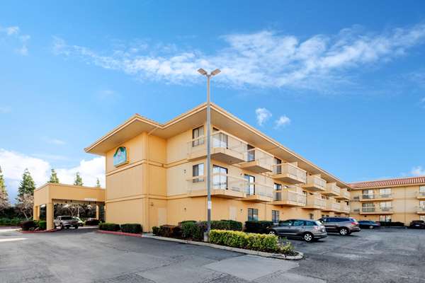 Exterior view - La Quinta Inn & Suites Hayward