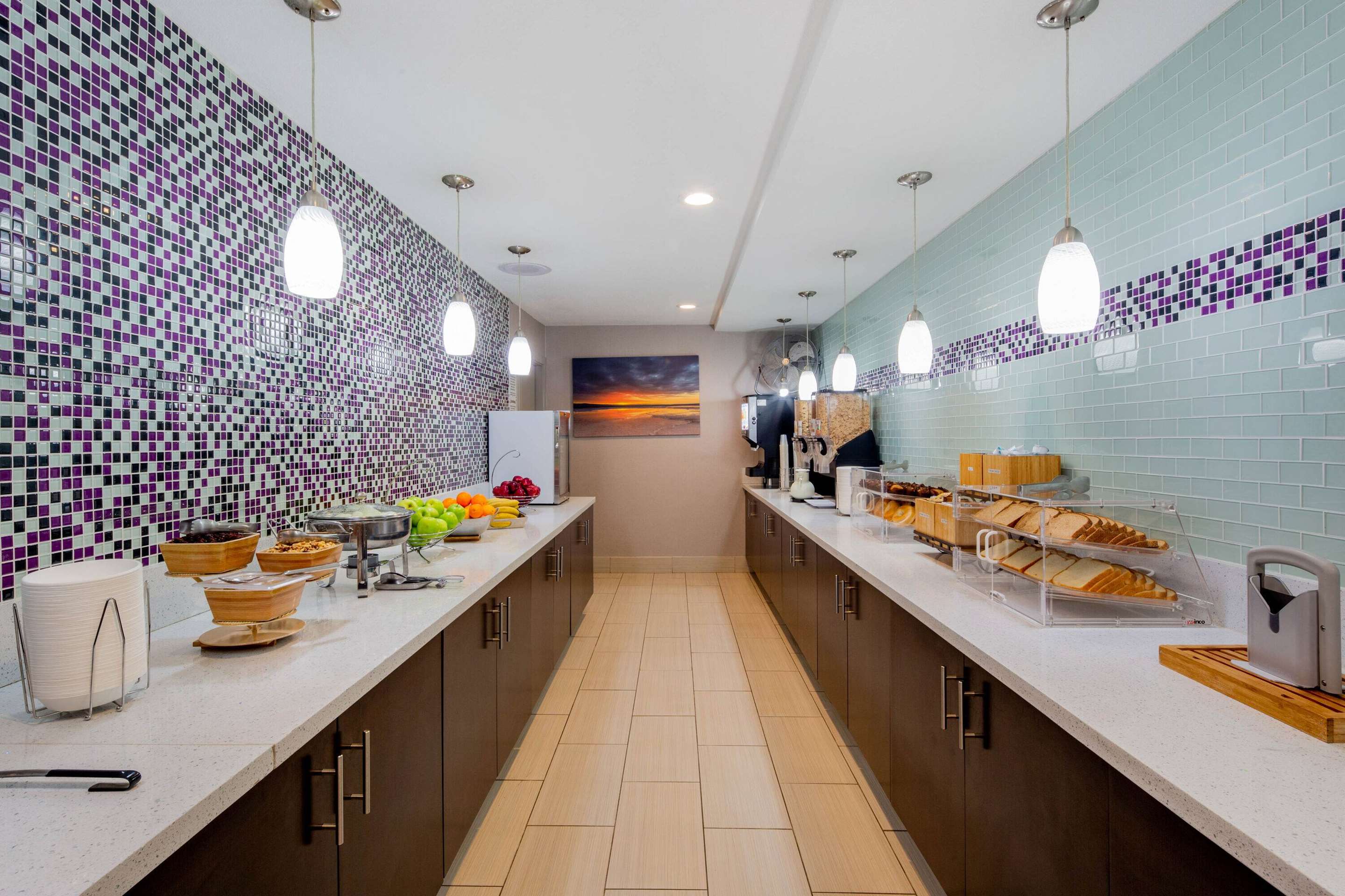 Property amenity | La Quinta Inn & Suites by Wyndham Oakland - Hayward