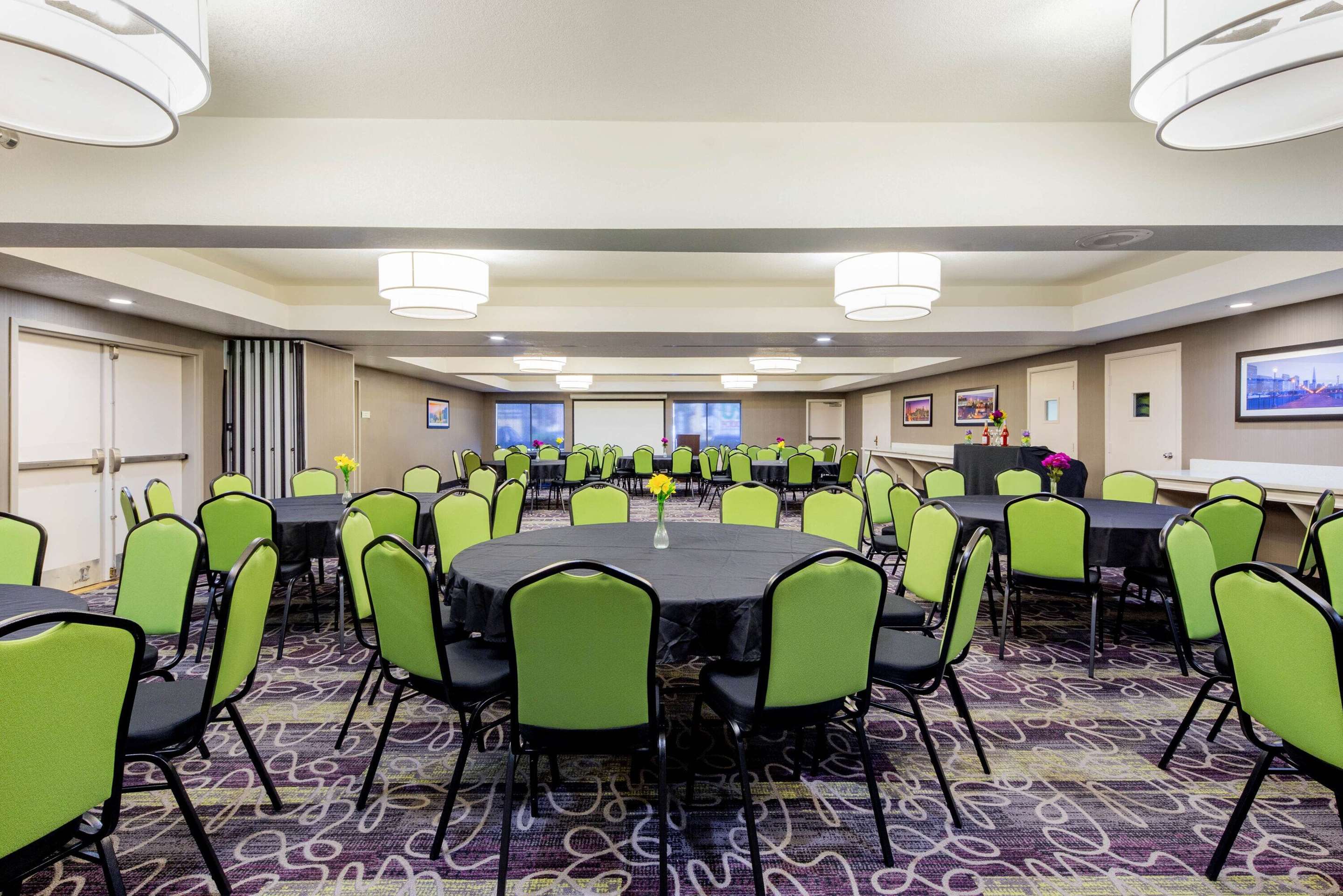 Meeting Room | La Quinta Inn & Suites by Wyndham Oakland - Hayward