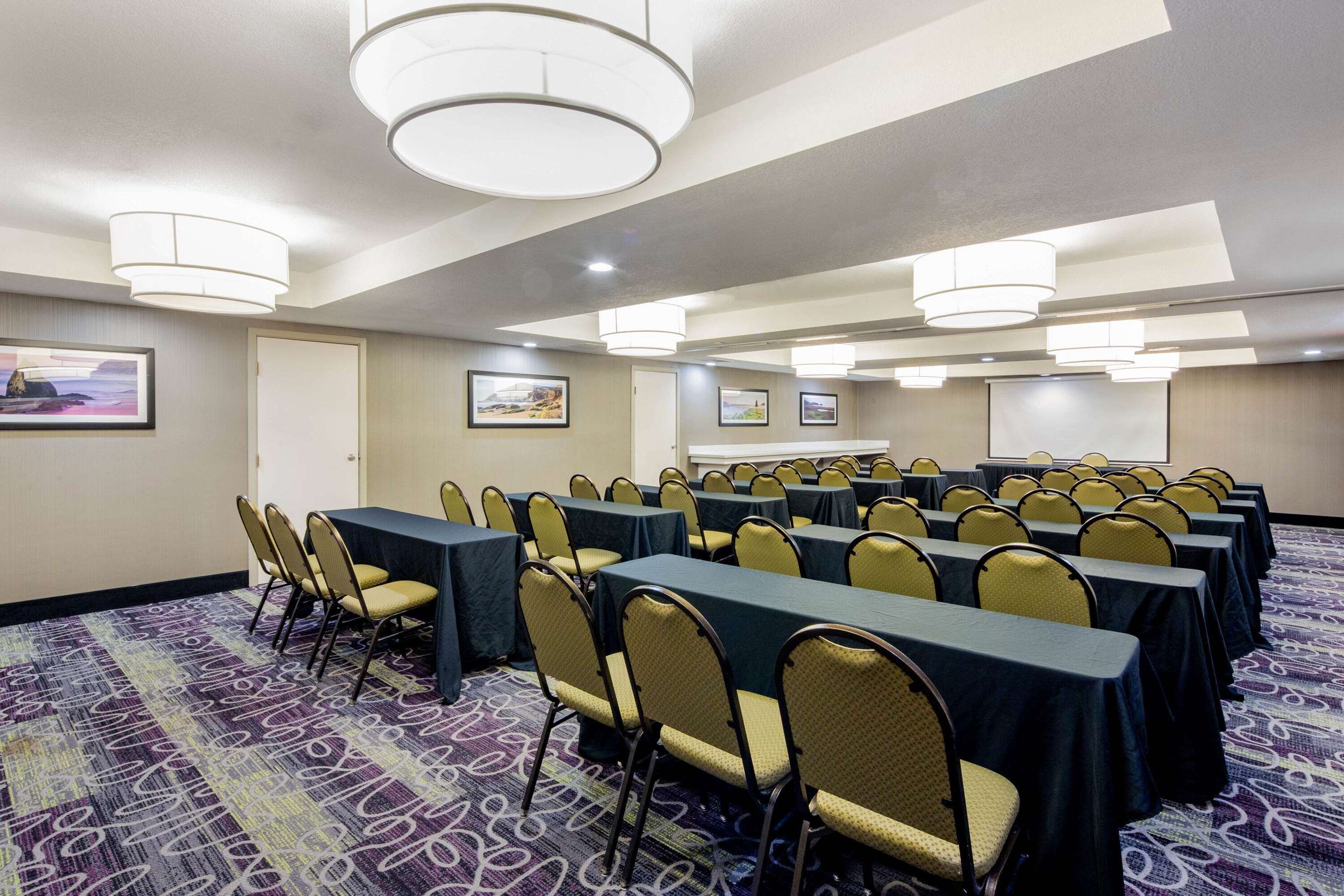 Meeting Room | La Quinta Inn & Suites by Wyndham Oakland - Hayward