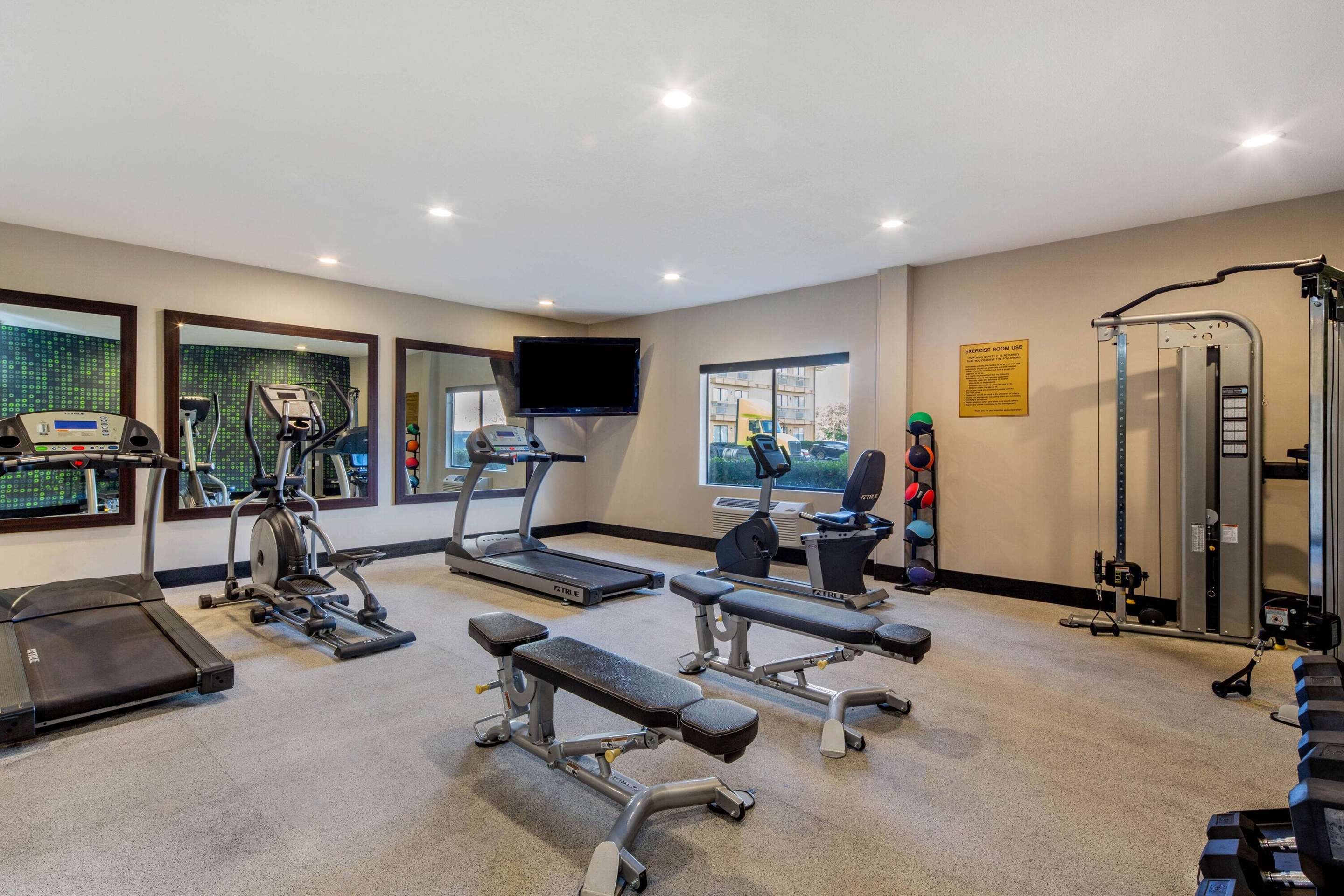 Health club fitness center gym | La Quinta Inn & Suites by Wyndham Oakland - Hayward