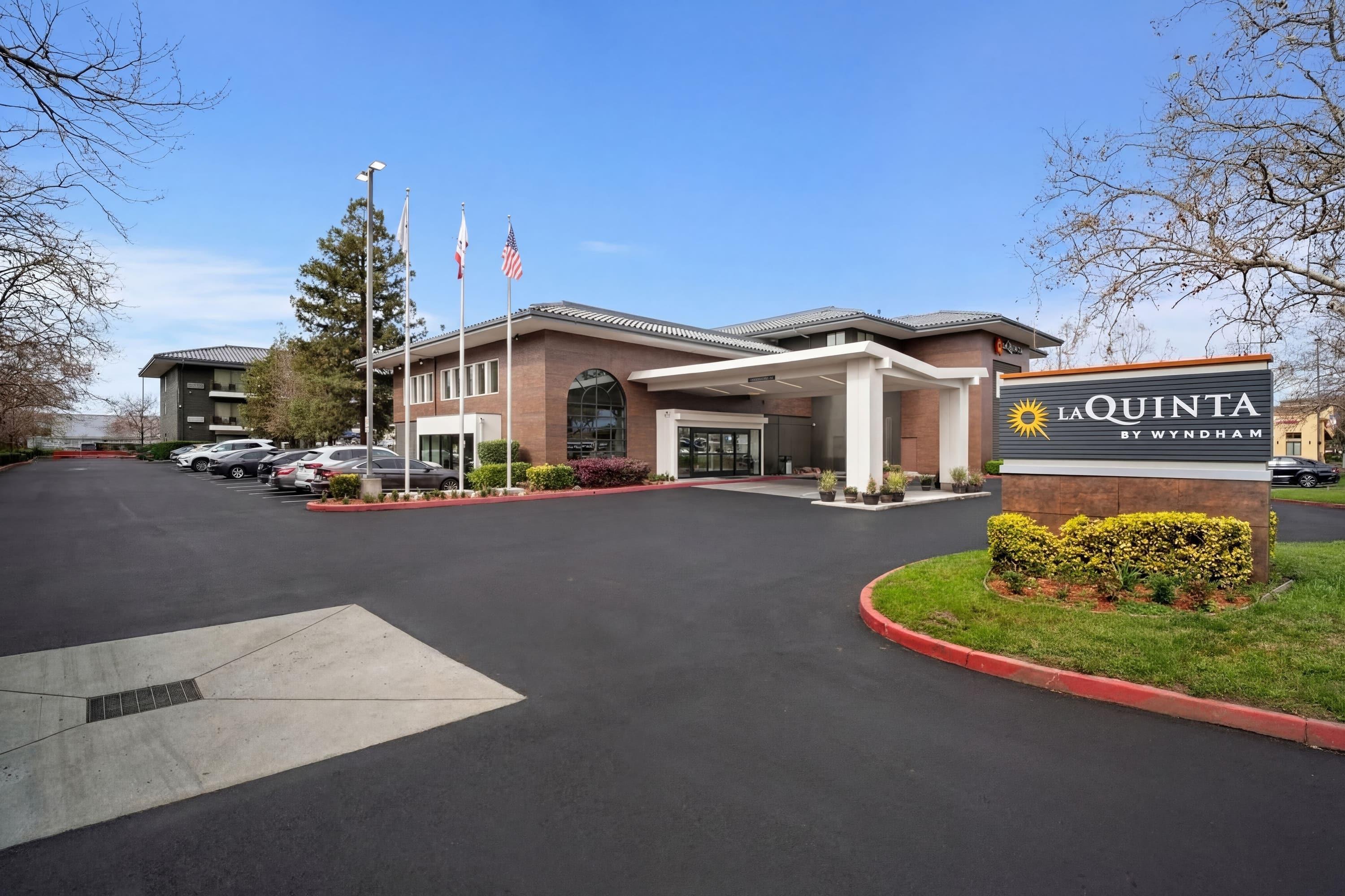 Exterior | La Quinta Inn & Suites by Wyndham Oakland - Hayward