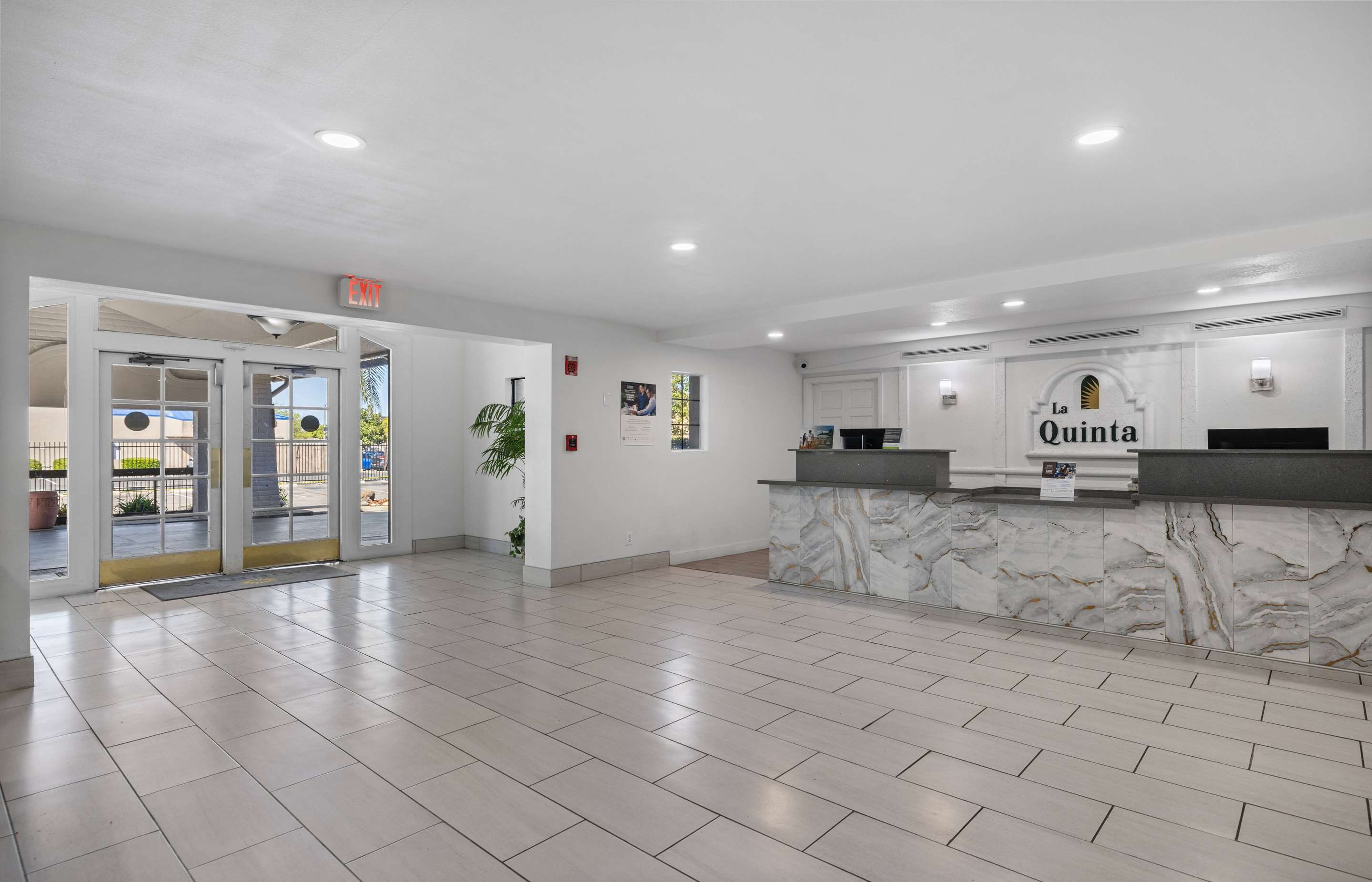 Lobby | La Quinta Inn by Wyndham Stockton