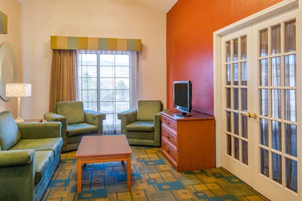 Suite - La Quinta Inn Garden of the Gods Colorado Springs - I-25, Exit 146