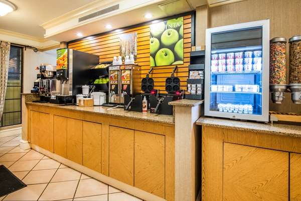  - La Quinta Inn Garden of the Gods Colorado Springs - I-25, Exit 146