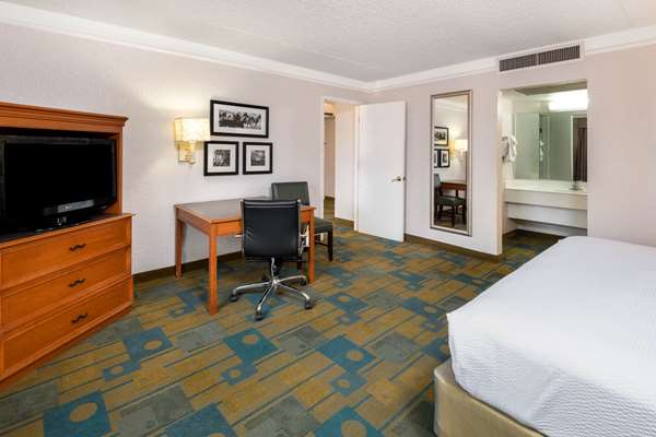 Suite - La Quinta Inn Medical Center Amarillo - I-40, Exit 65